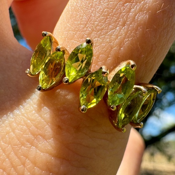 Vintage solid 10k yellow gold genuine clean peridot ring - Picture 4 of 14
